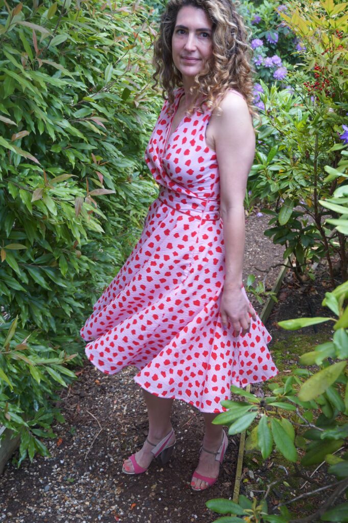 Late summer dress: a pink and red M7081 - Six Mignons