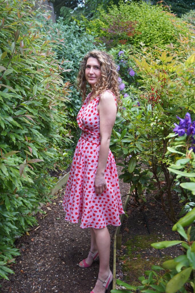 Late summer dress: a pink and red M7081 - Six Mignons